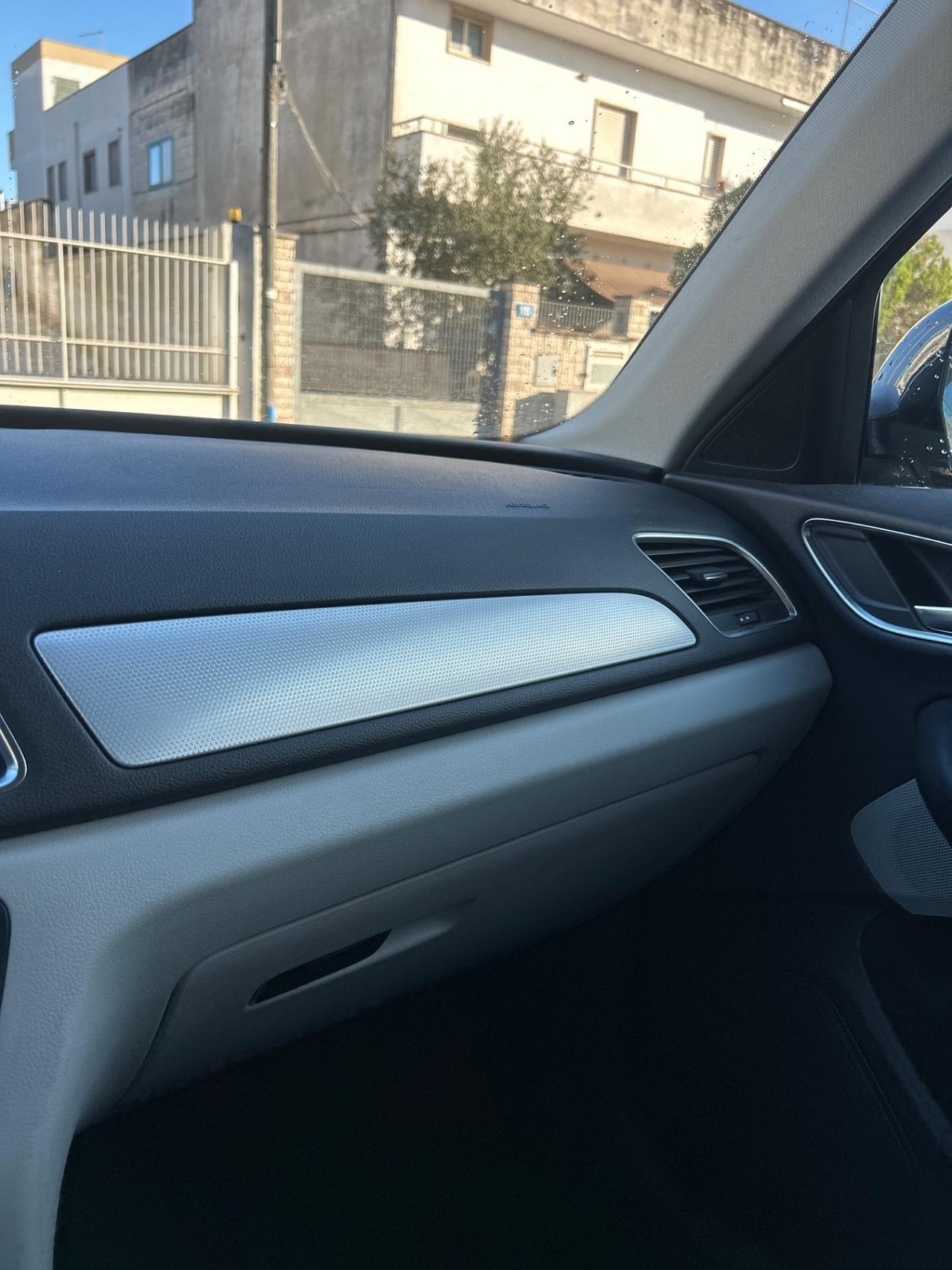 Audi Q3 2.0 TDI 140 cv-2013/LED/NAVI/18”