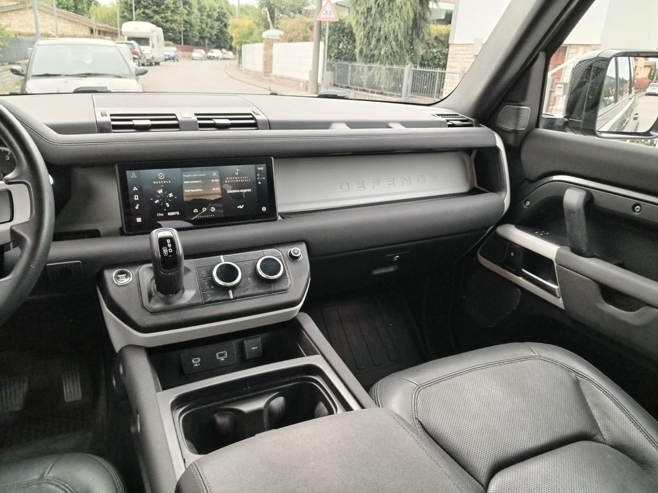 Land Rover Defender SE D 200 MHEV