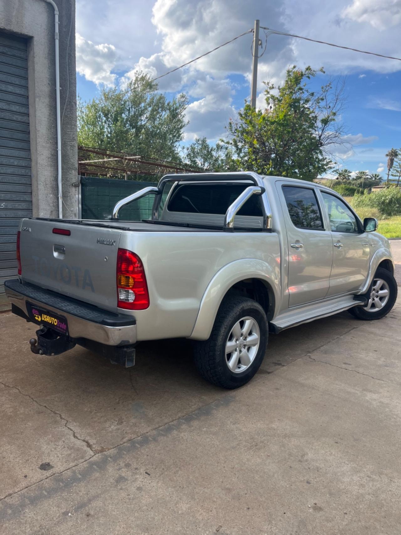 Toyota Hilux 3.0 D-4D aut.4WD 4p. Doub. Cab SR