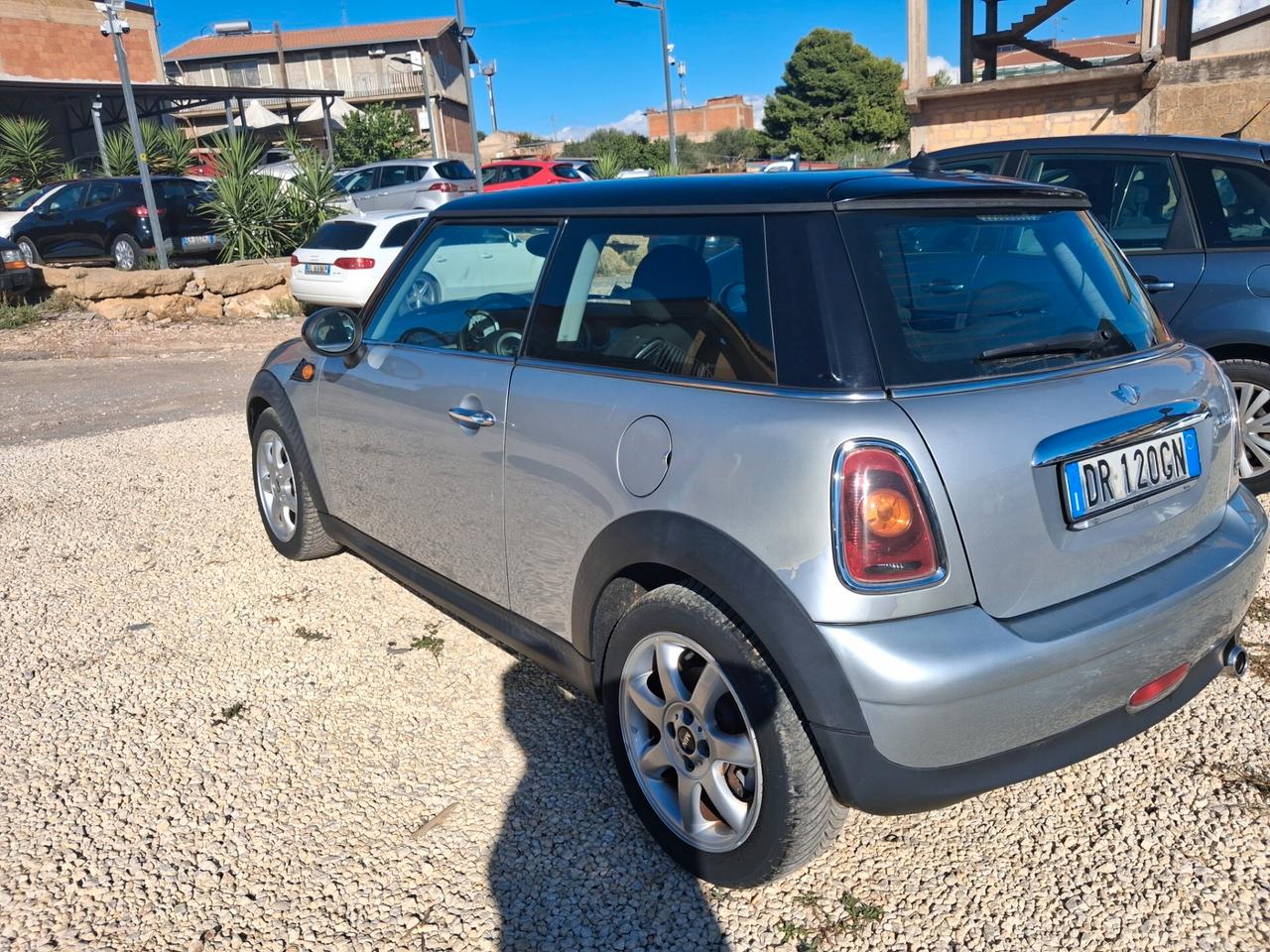 Mini Cooper 1.6 benzina tenuta benissimo