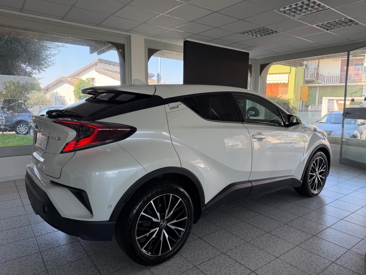 Toyota C-HR 1.8 Hybrid E-CVT Lounge