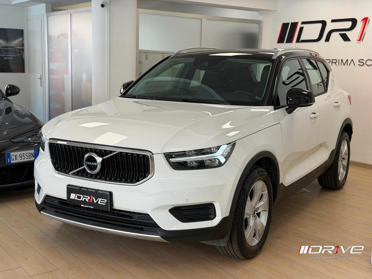 VOLVO XC40 (2017-->) XC40 T2 Momentum