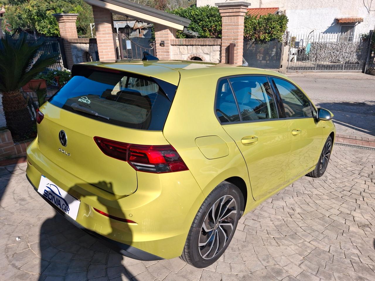 Volkswagen Golf 1.0 TSI EVO Life adatta anche neopatentati