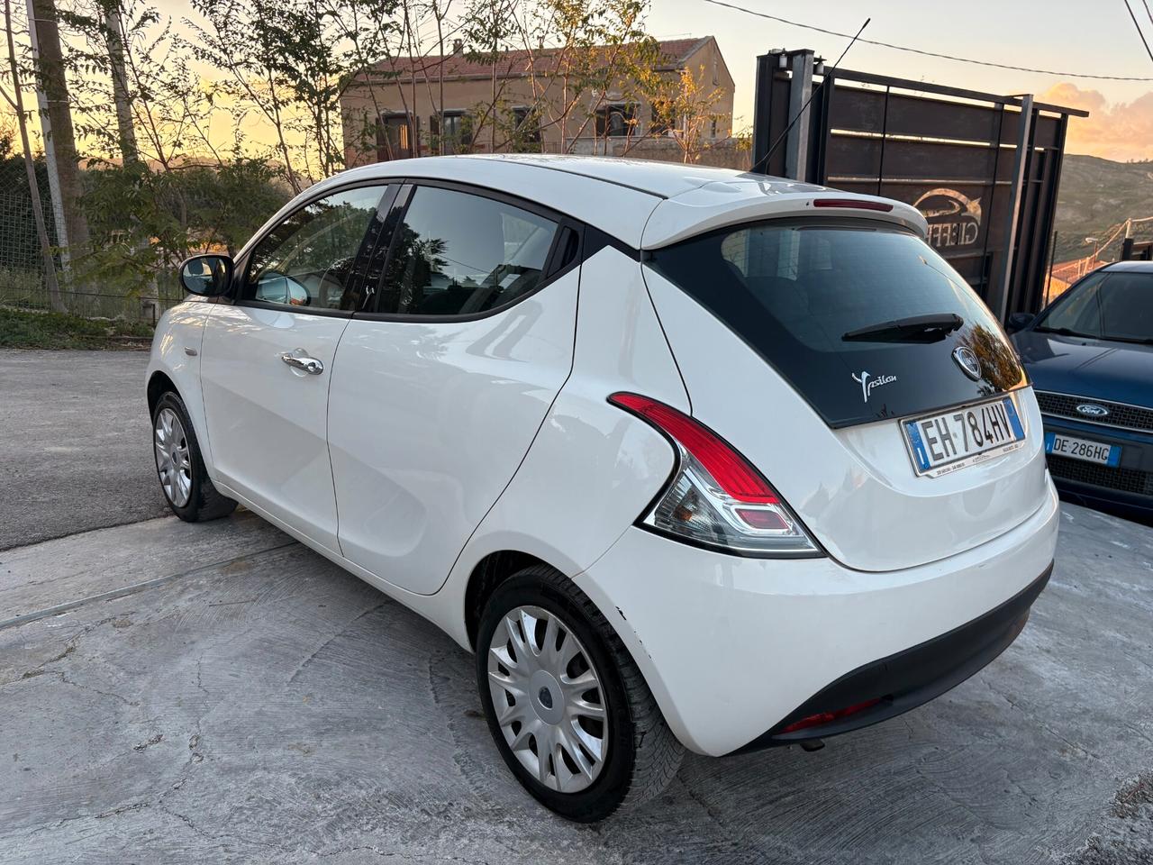 Lancia Ypsilon 1.2 69 CV 5 porte Silver