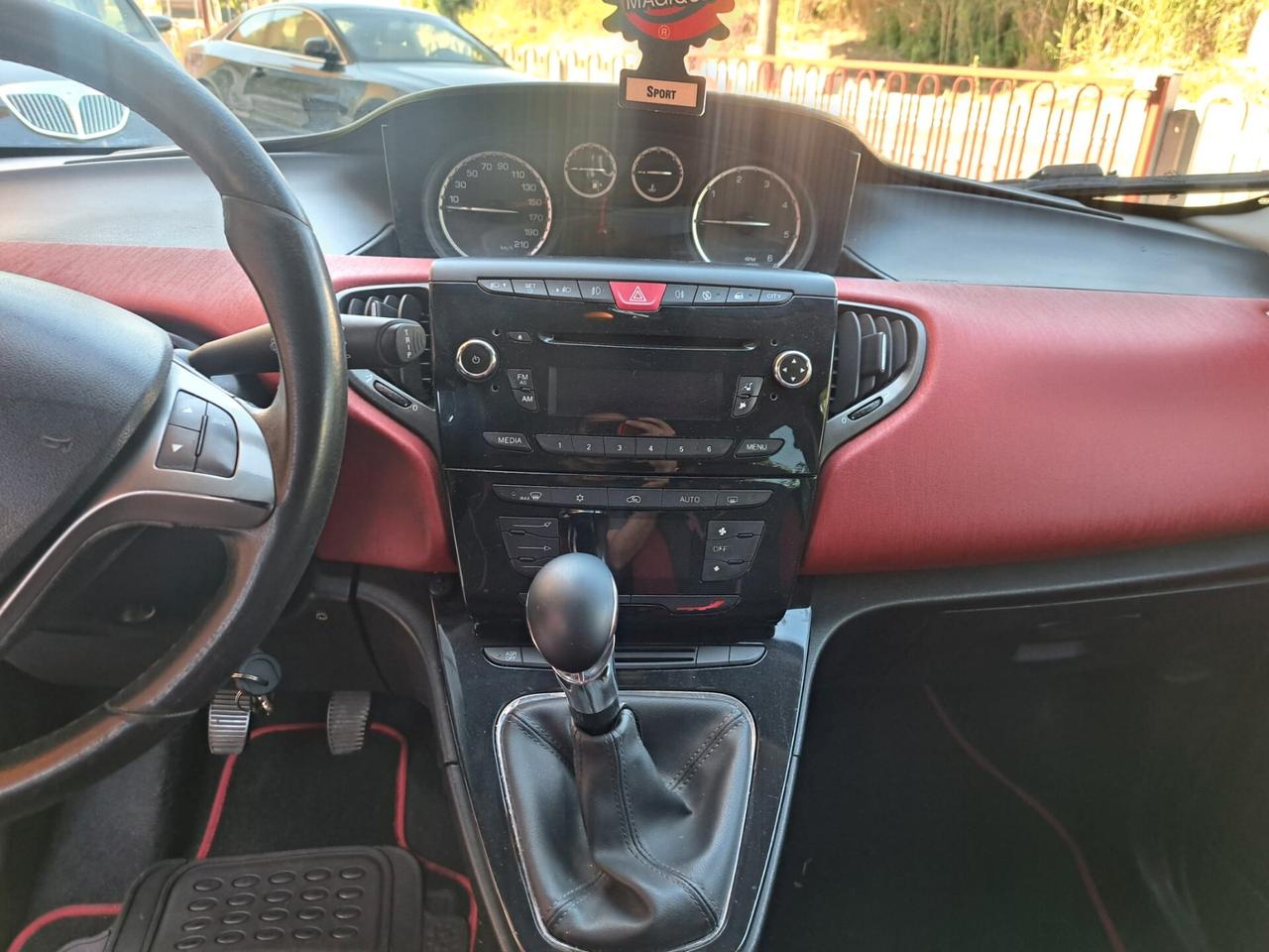 Lancia Ypsilon 1.3 MJT 16V 95 CV 5 porte S&S Silver