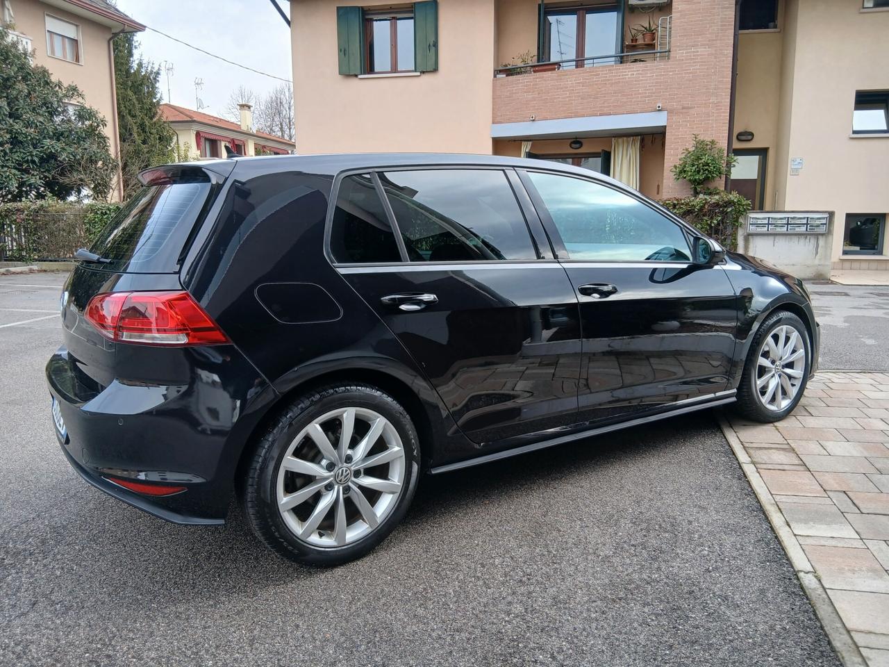 Volkswagen Golf 1.6 TDI 110 CV DSG 5p. Executive con Led tua a € 199 mese