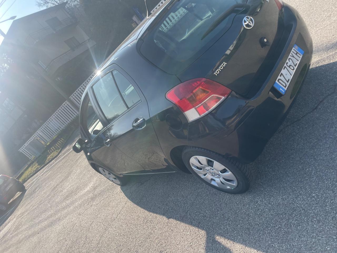 Toyota Yaris 1.0 5 porte per neopatentati