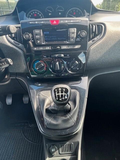 Lancia Ypsilon 1.0 FireFly 5 porte S&S Hybrid Ecochic Silver PREZZO PROMO