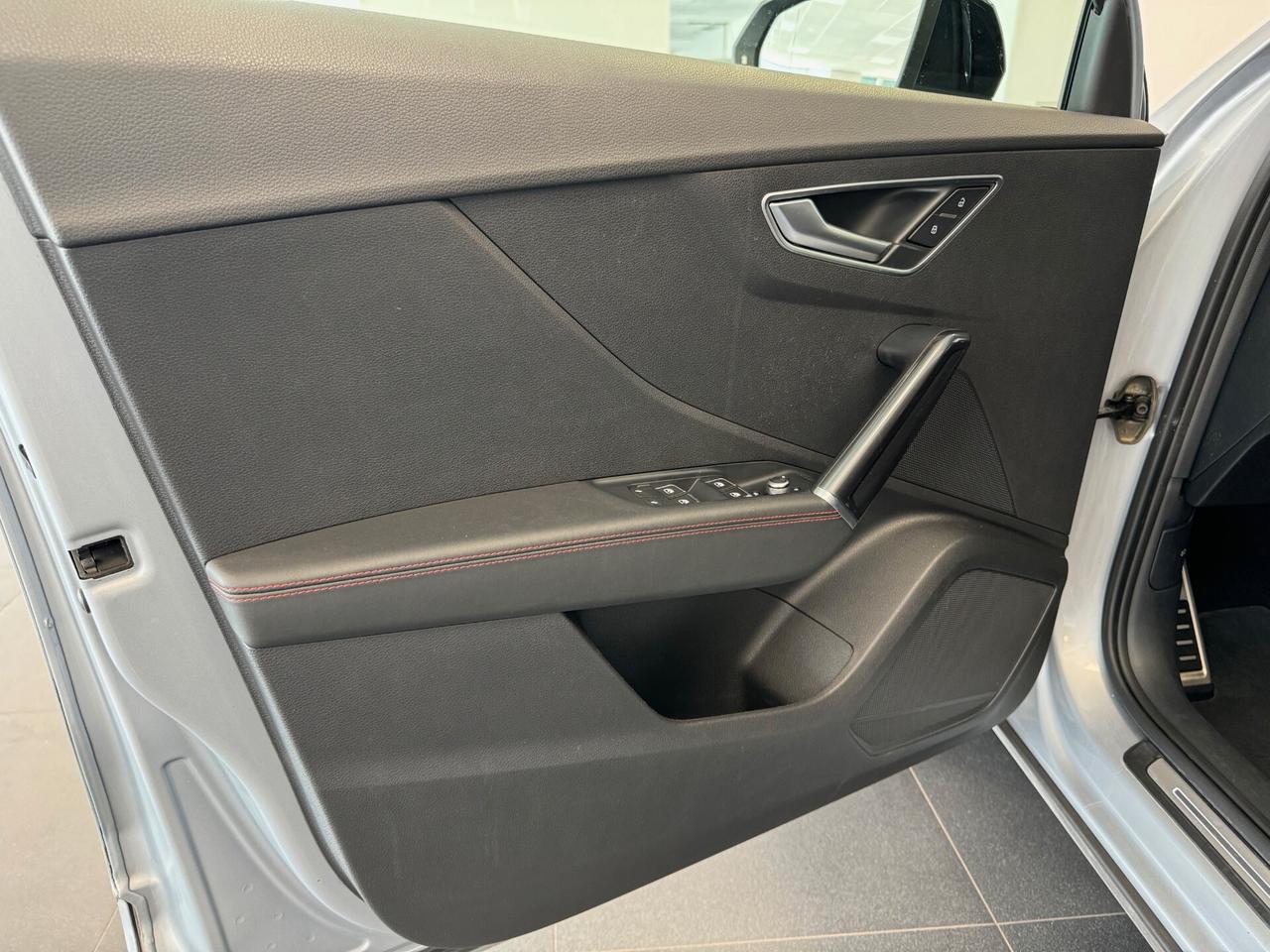 Audi Q2 SQ2 TFSI quattro S tronic sport attitude 19" UNIPROP.