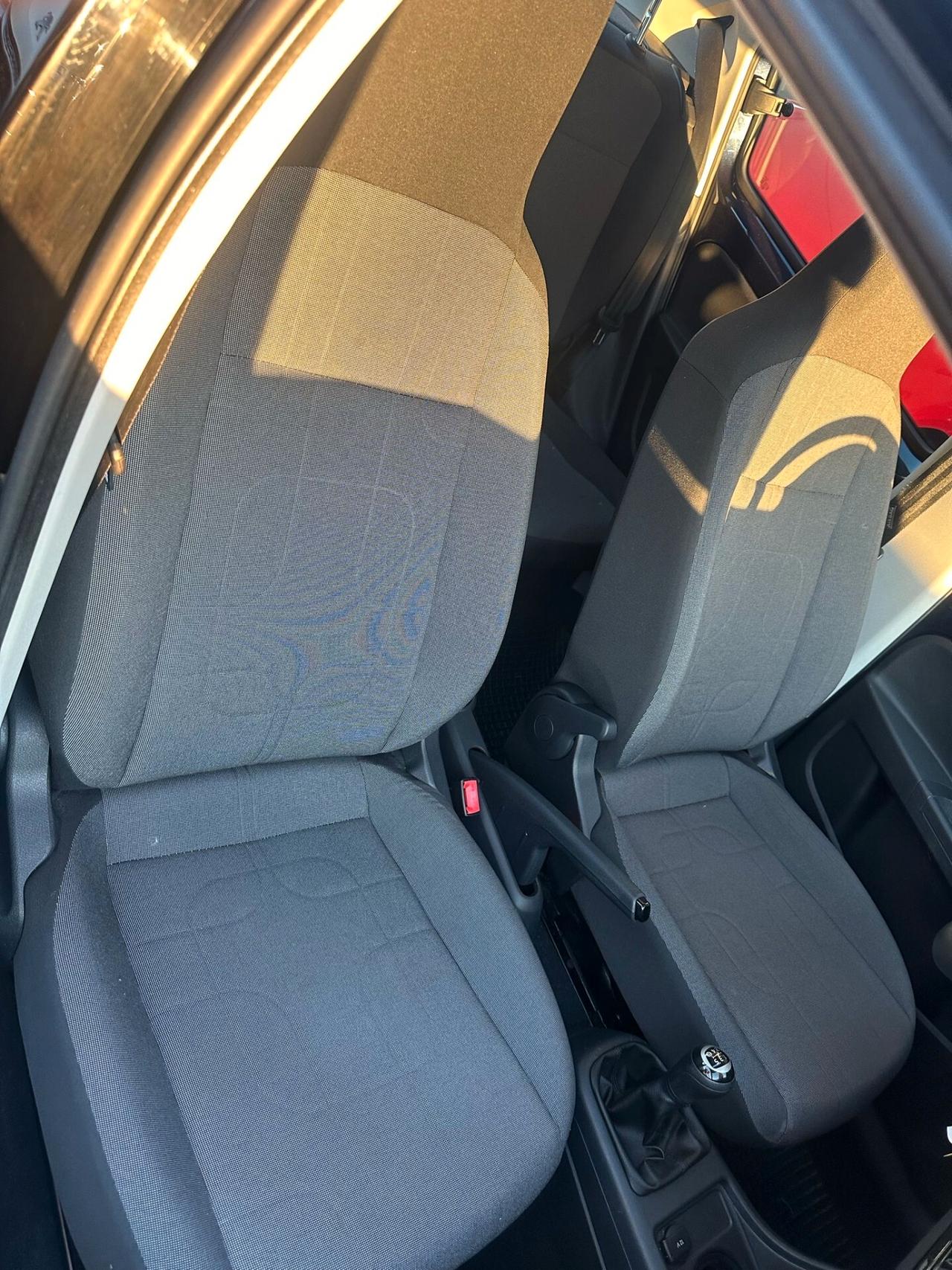 VOLKSWAGEN UP TETTO APRIBILE 77 MILA KM!