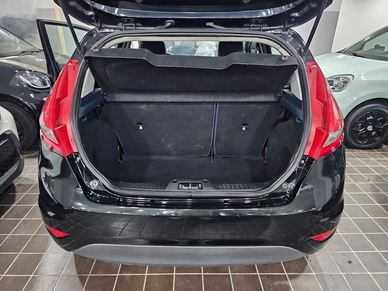 NUOVA FORD FIESTA TITANIUM 1.4 TDCI 70CV PER NEOPATENTATI