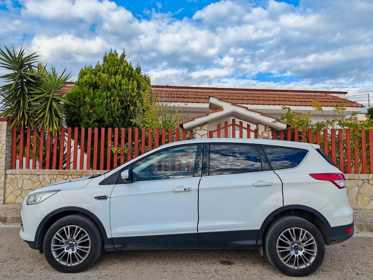 Ford Kuga 2.0 TDCI tetto navig cam pelle 2013