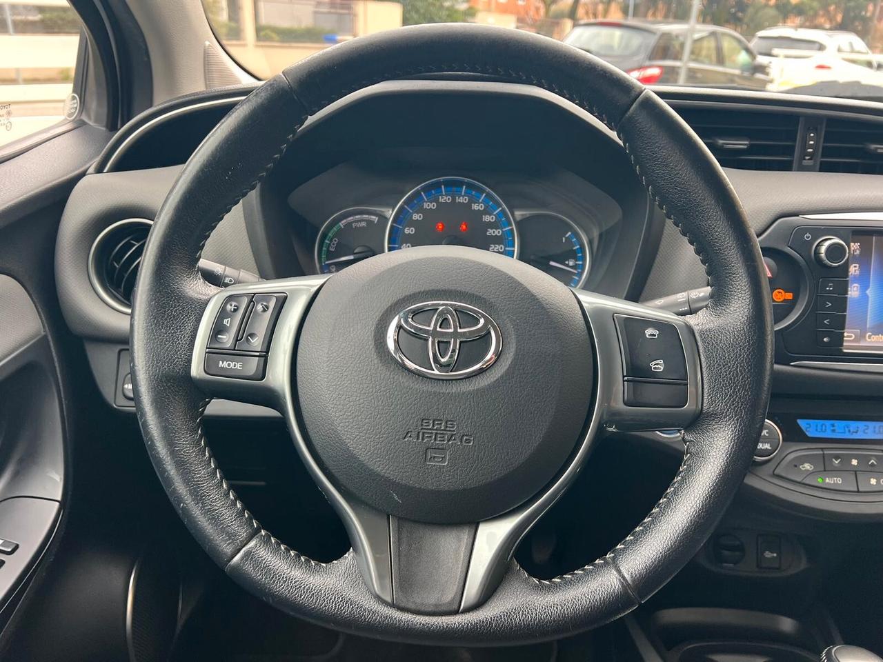 TOYOTA YARIS 1.5 HYBRID STYLE 5P NEOPATENTATI