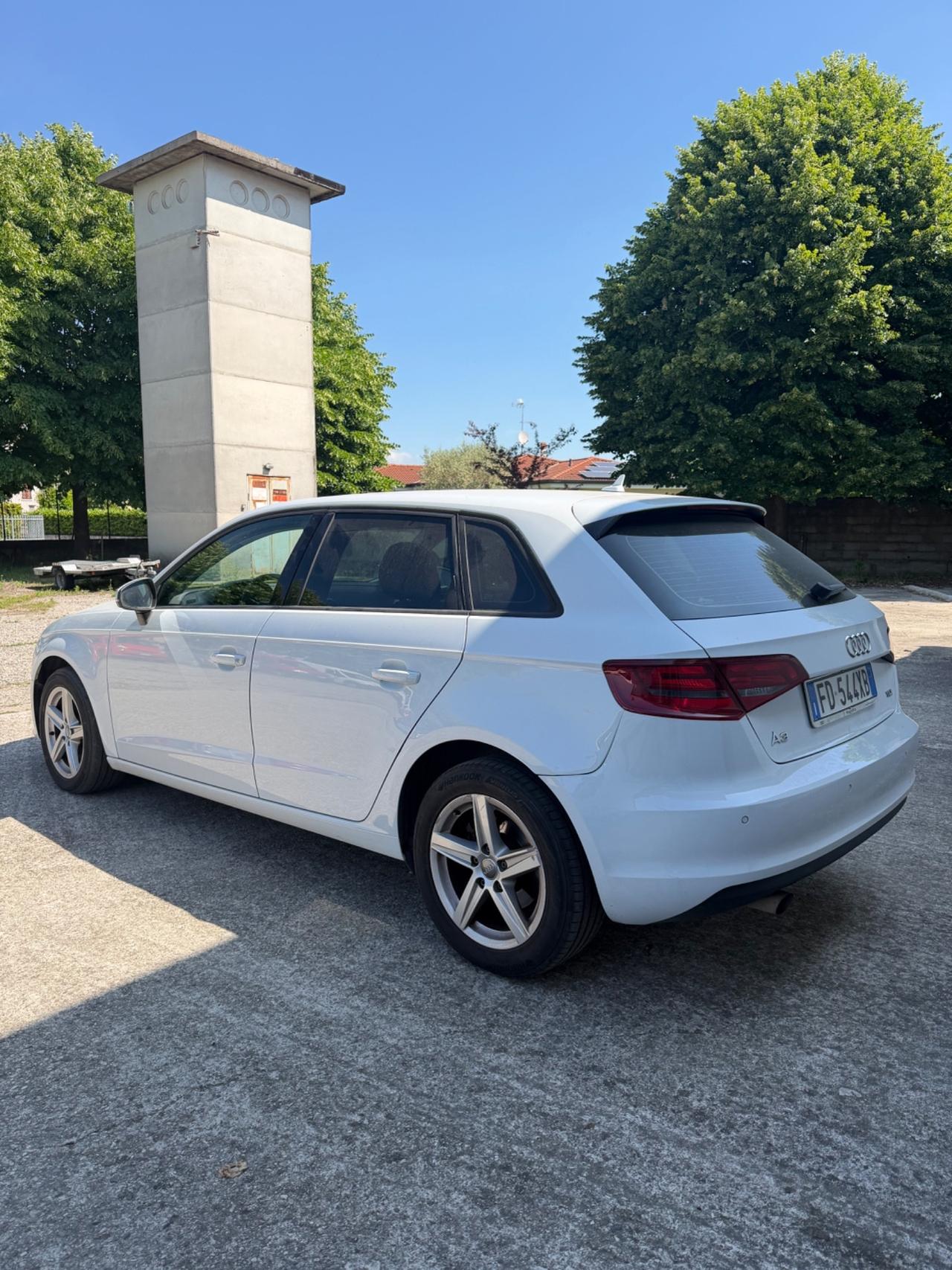 Audi A3 1.6 TDI clean diesel S tronic Ambition