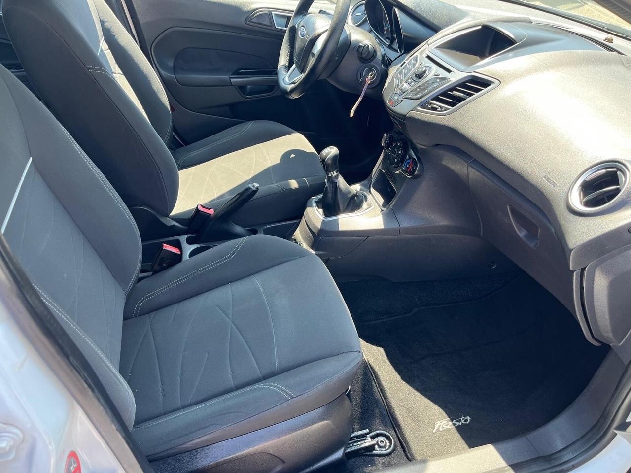 Ford fiesta 5P-1.5 tdci/75 cv-full-2013