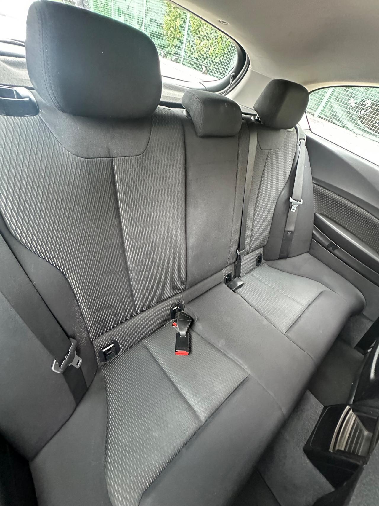 Bmw 114 114d 3p. Unique