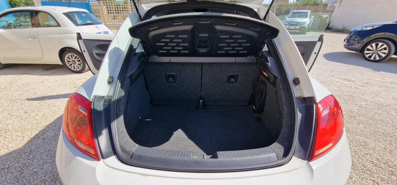 Volkswagen Maggiolino 1.6 TDI Design 2012