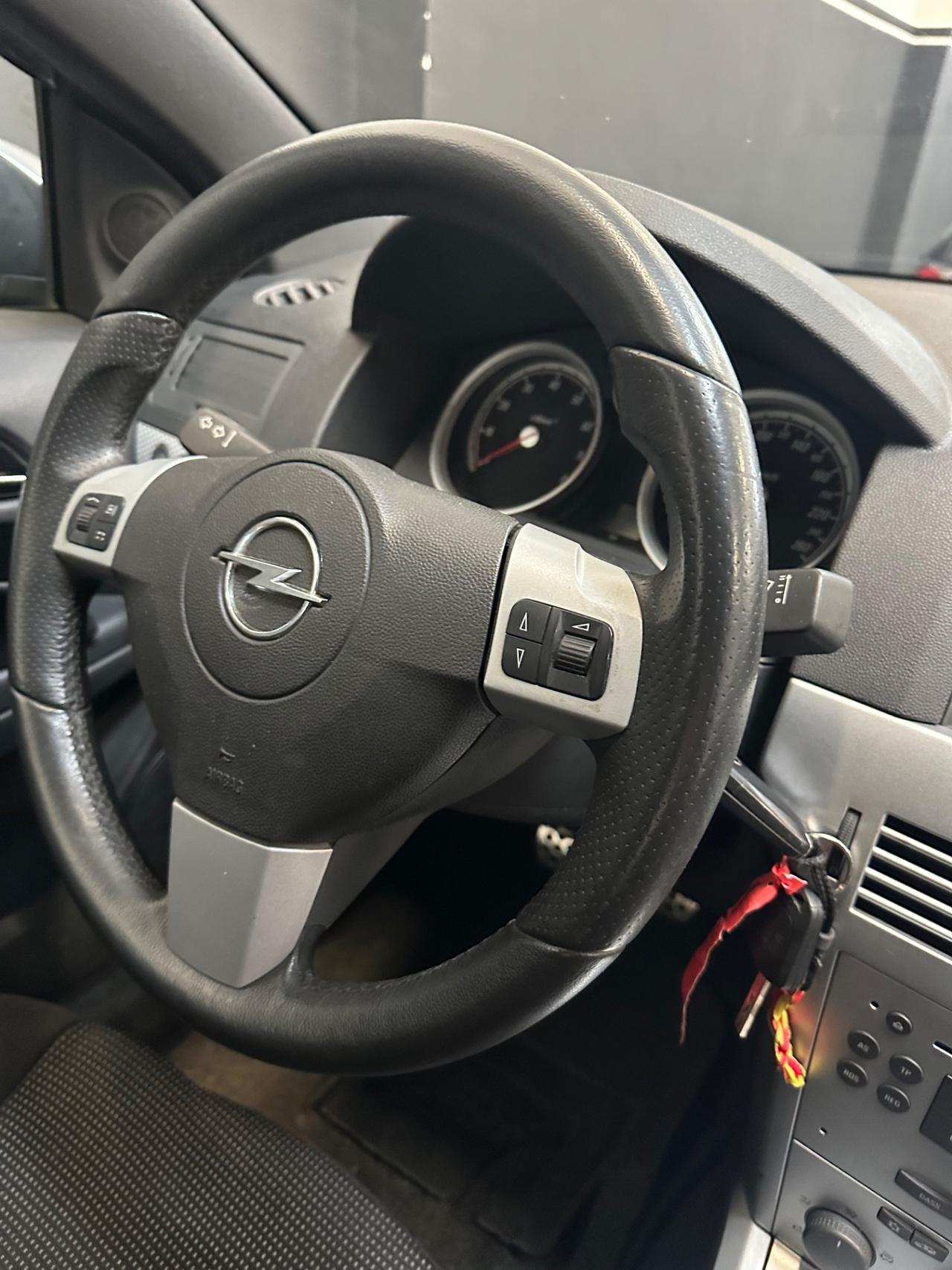 Opel Astra GTC 1.6 16V Twinport 3 porte Sport