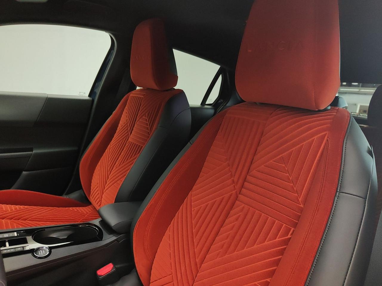 LANCIA Ypsilon IV 2024 156CV BEV 51KW LX (GUIDA AUTONOMA LIVELLO 2, INFOTAINMENT SALA PRO NAVI)