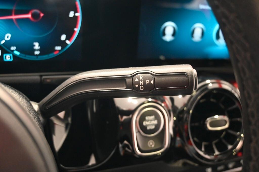 MERCEDES-BENZ GLA 180D 115CV AUTOMATIC BUSINESS SOLUTION ( CRUISE - PELLE - TETTO PANORAMICO APR. - NAVI PREMIUM - MIRROR - PARK ASSIST - TELECAMERA POST. ) CC. 1.950