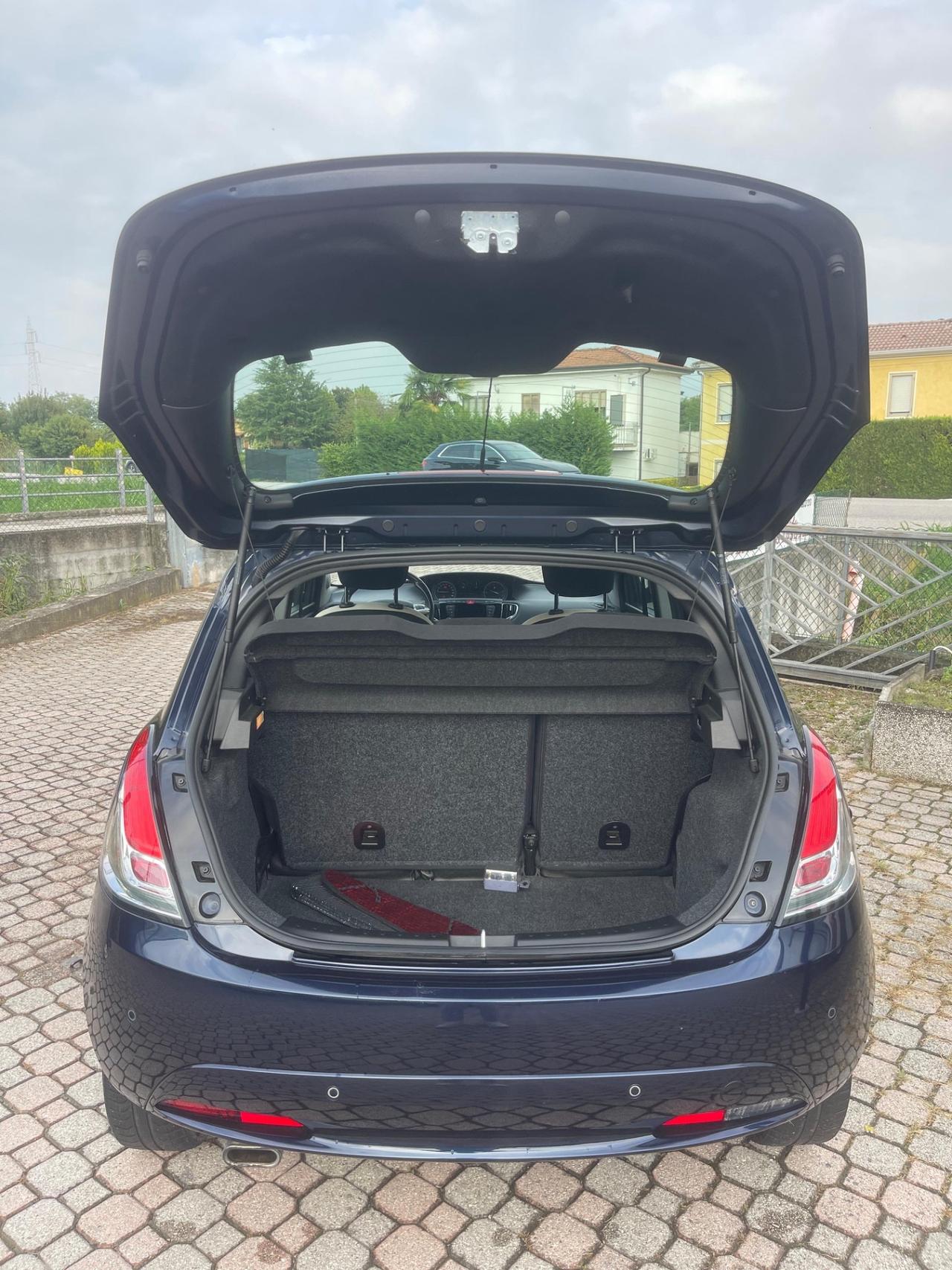 Lancia Ypsilon 1.2 69 CV 5 porte Platinum