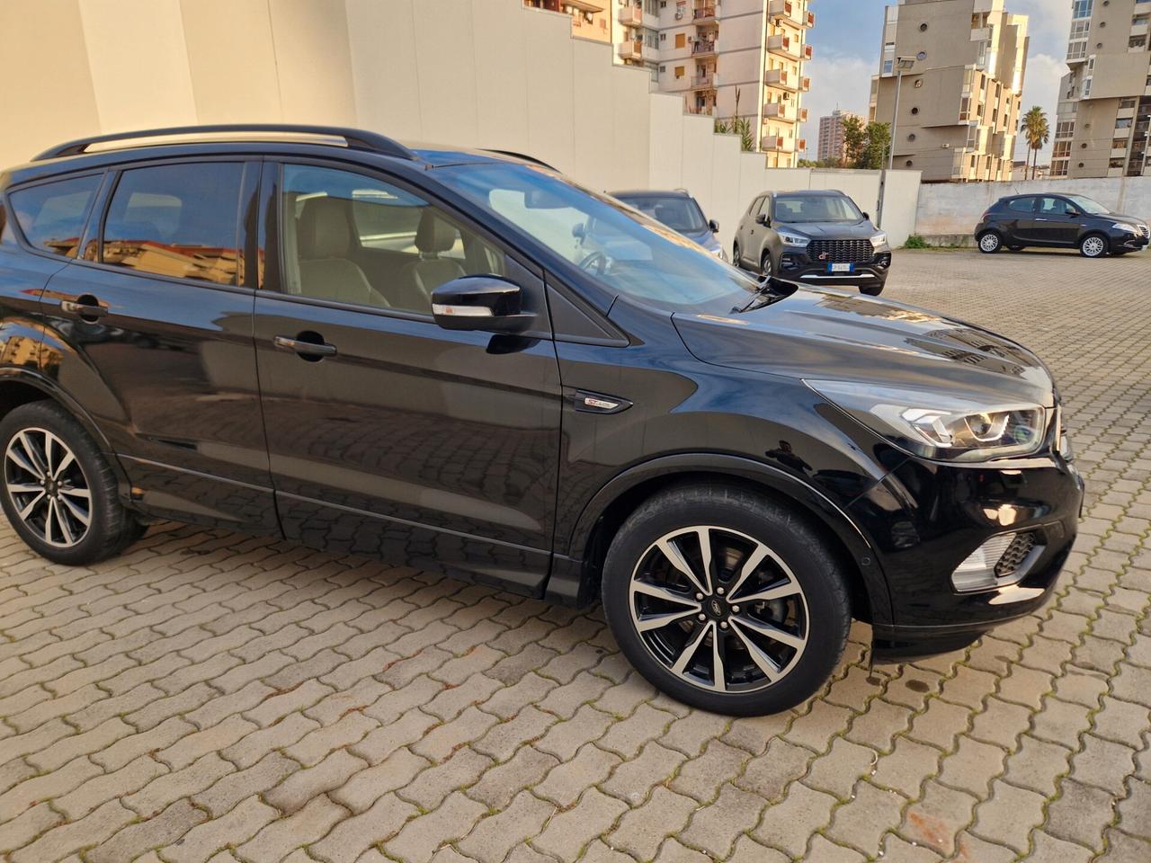 Ford Kuga 2.0 TDCI 180 CV 4WD Powershift ST-Line