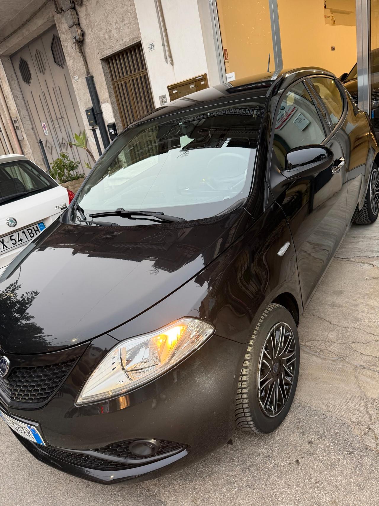 Lancia Ypsilon 1.0 FireFly 5 porte S&S Hybrid Ecochic Gold