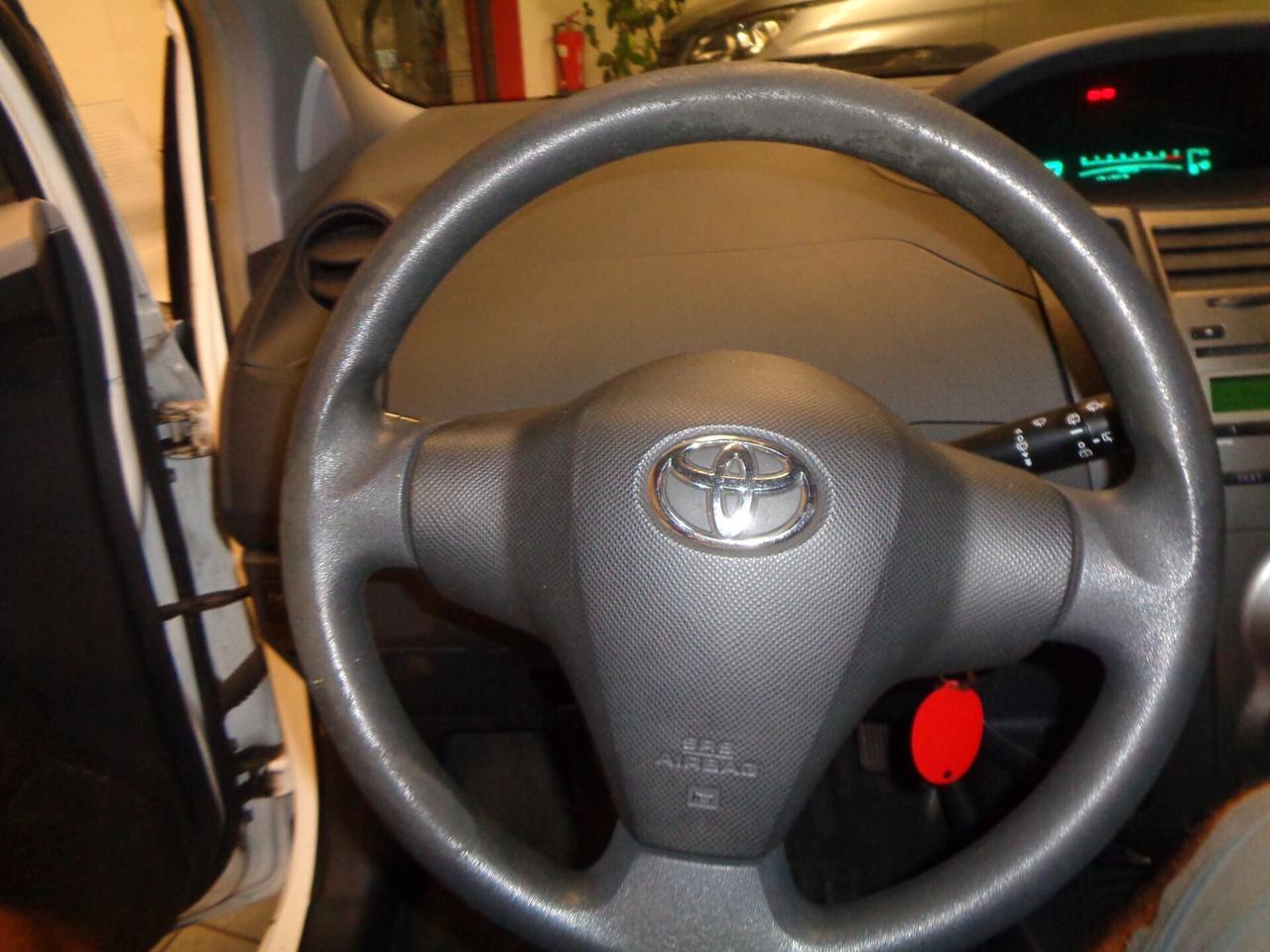 Toyota Yaris 1.0 5 porte Sol