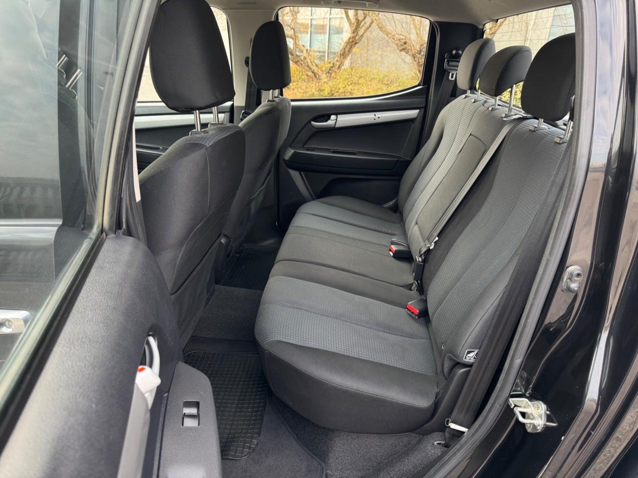 Isuzu D-Max 2.5 Crew Cab Solar A/T 4WD