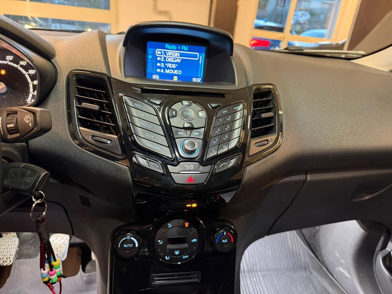 Ford Fiesta 1.5 TDCi 75CV 5 porte Titanium