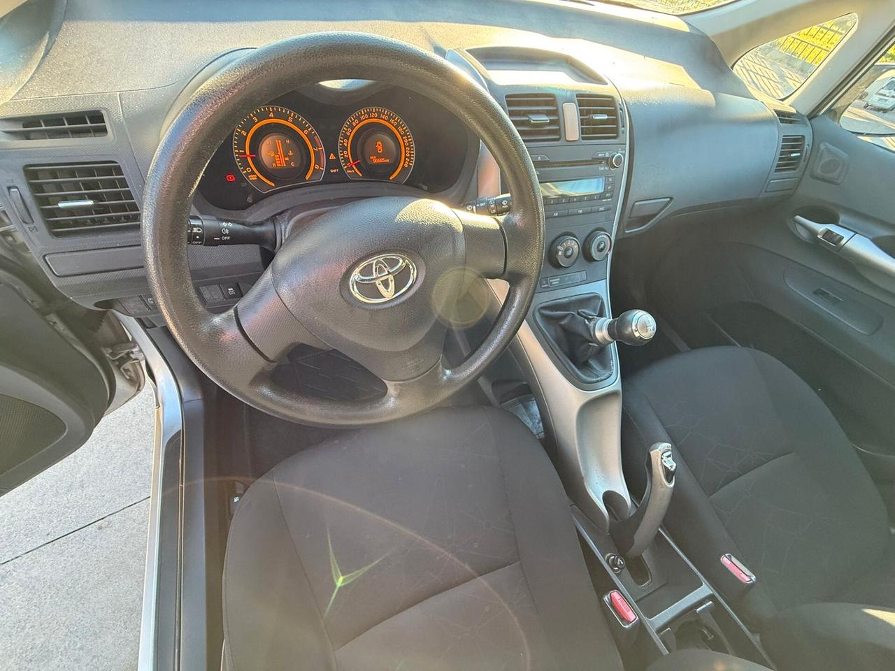 Toyota Auris 5p 1.4 Sol UNICO-PR 96.000 KM