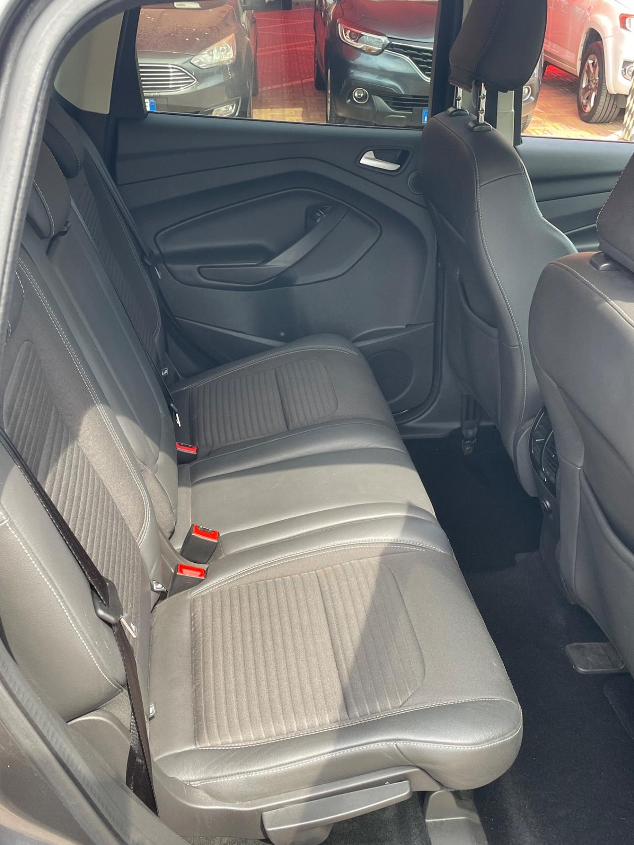 Ford Kuga 1.5 TDCI 120 CV S&S 2WD Powershift ST-Line