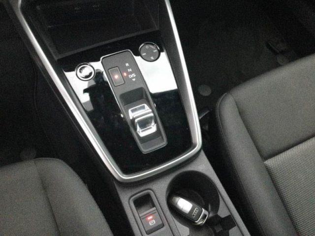 AUDI A3 SPB 30 g-tron S-tronic Business NAVI, VIRTUAL, LED