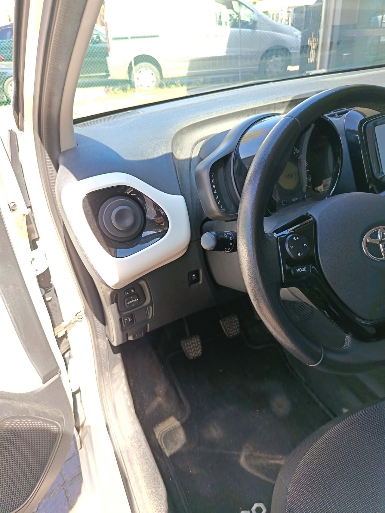 Toyota Aygo 1.0 VVT-i 69 CV 5 porte x-cool