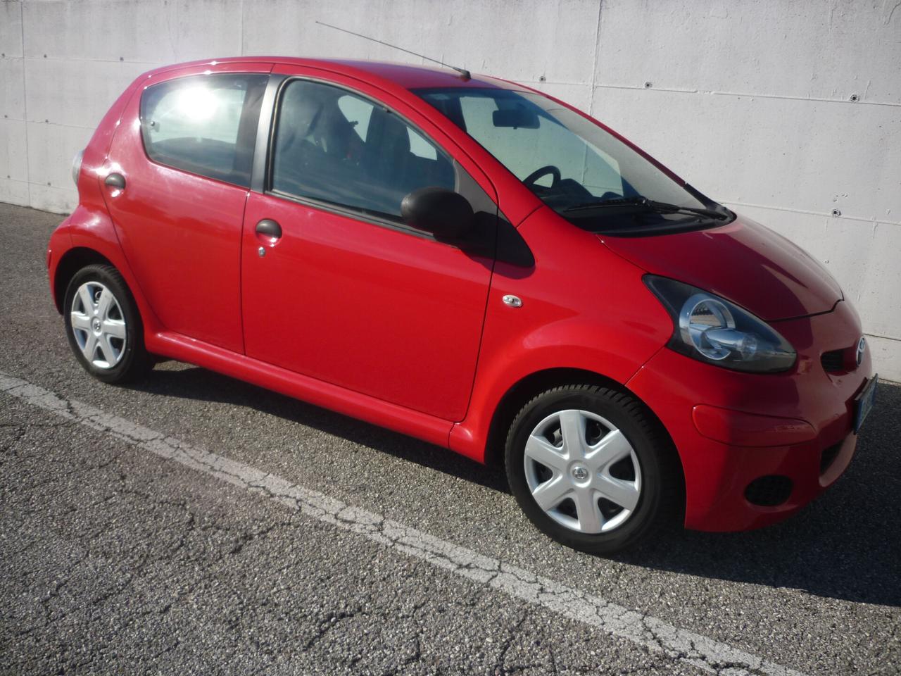 Toyota Aygo 1.0 12V VVT-i 5 porte Now Connect KM 66.800