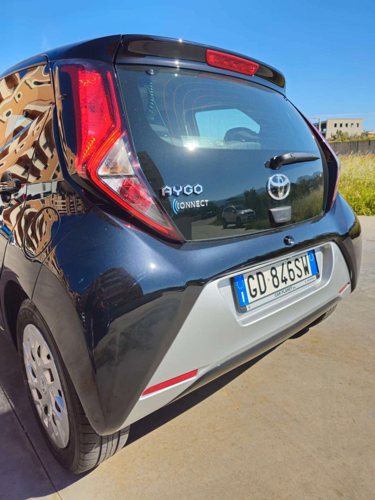 Toyota Aygo Connect 1.0 VVT-i 72 CV 5 porte x-play