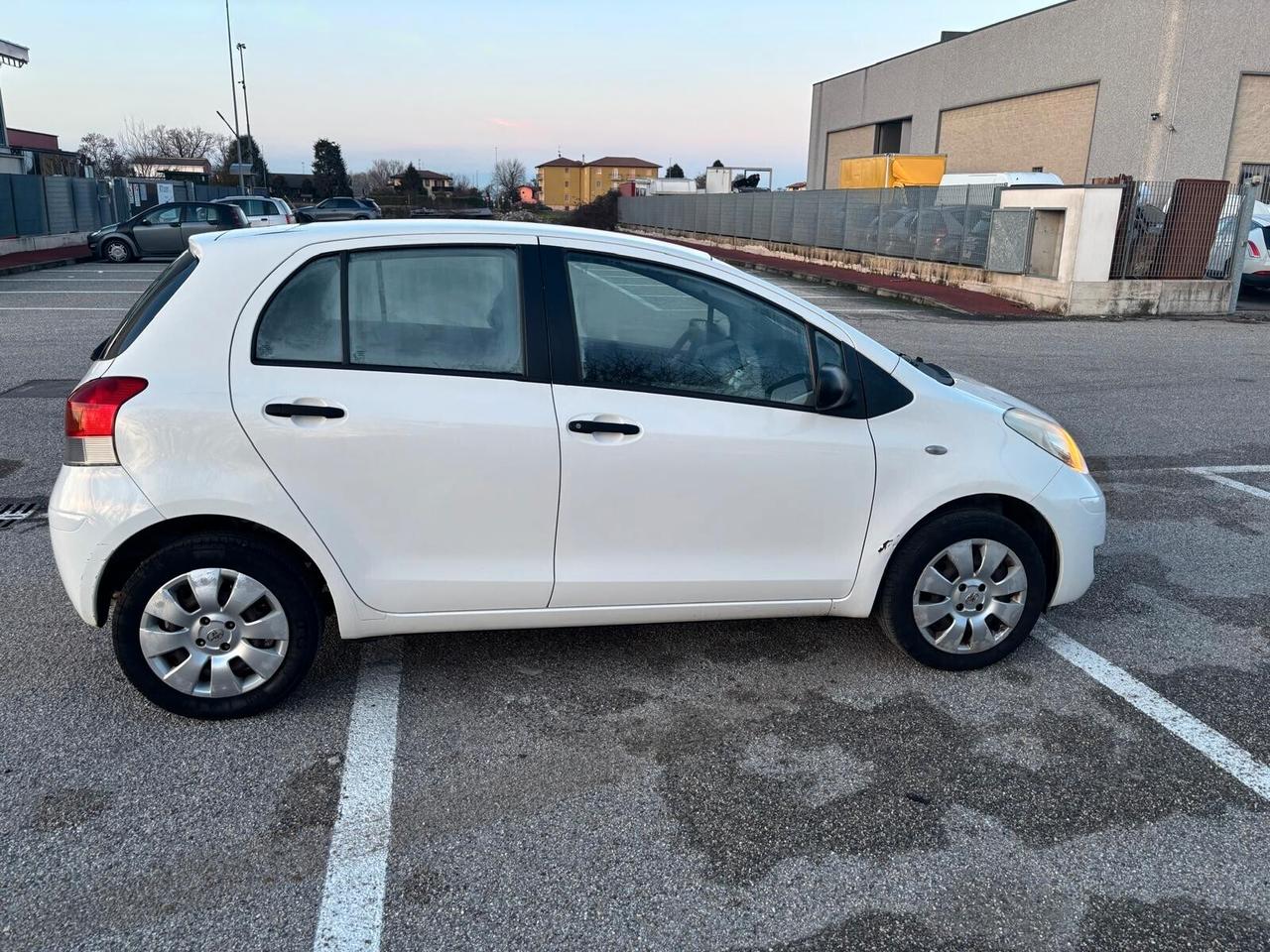 Toyota Yaris 1.0 5 porte Sol UNICO PROPRIETARIO TAGLIANDATA TOYOTA UNICO PROPRIETARIO