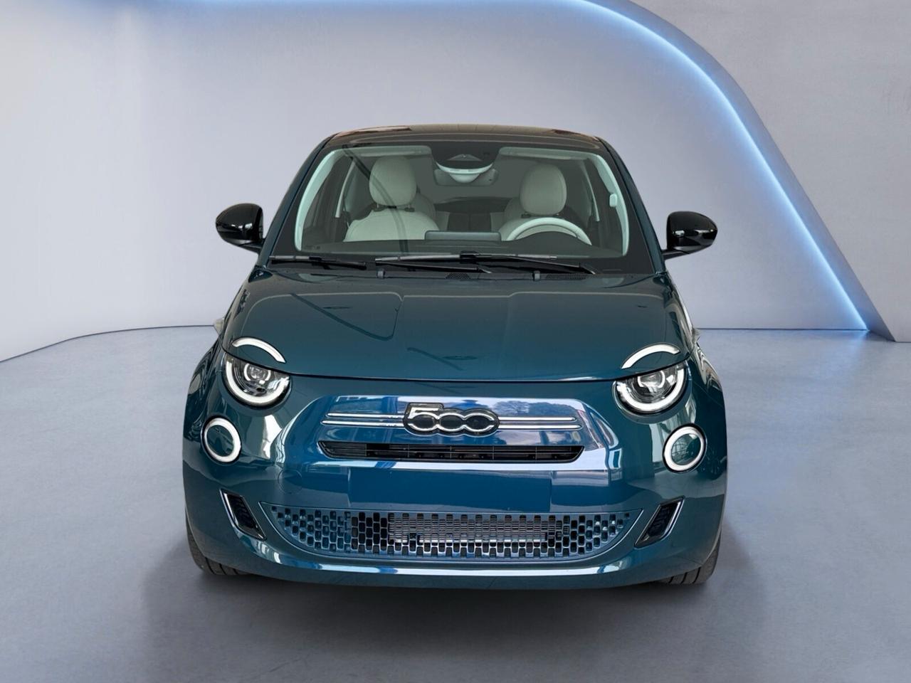 Fiat 500 Berlina Hybrid La Prima