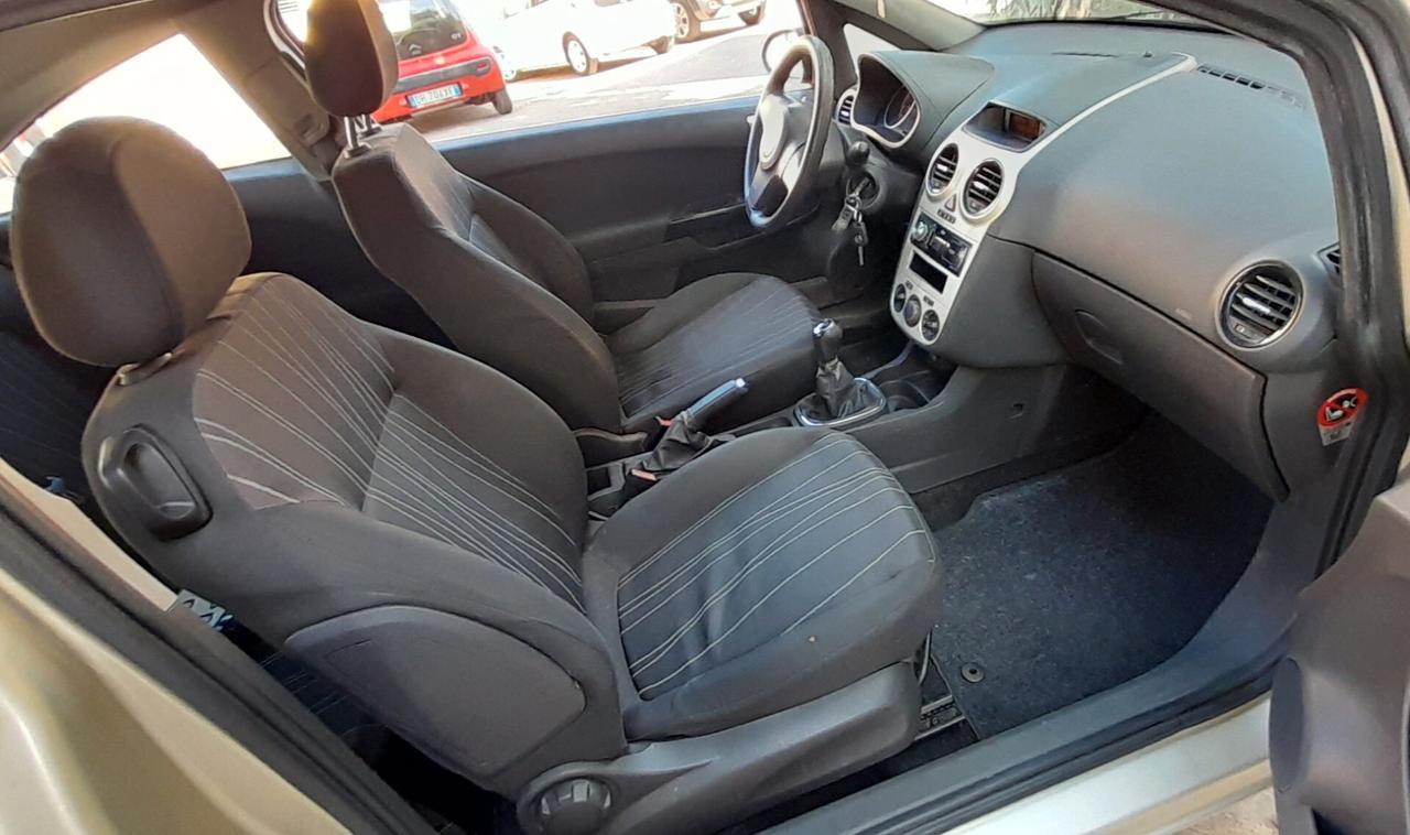 Opel Corsa 1.2 3 porte Club