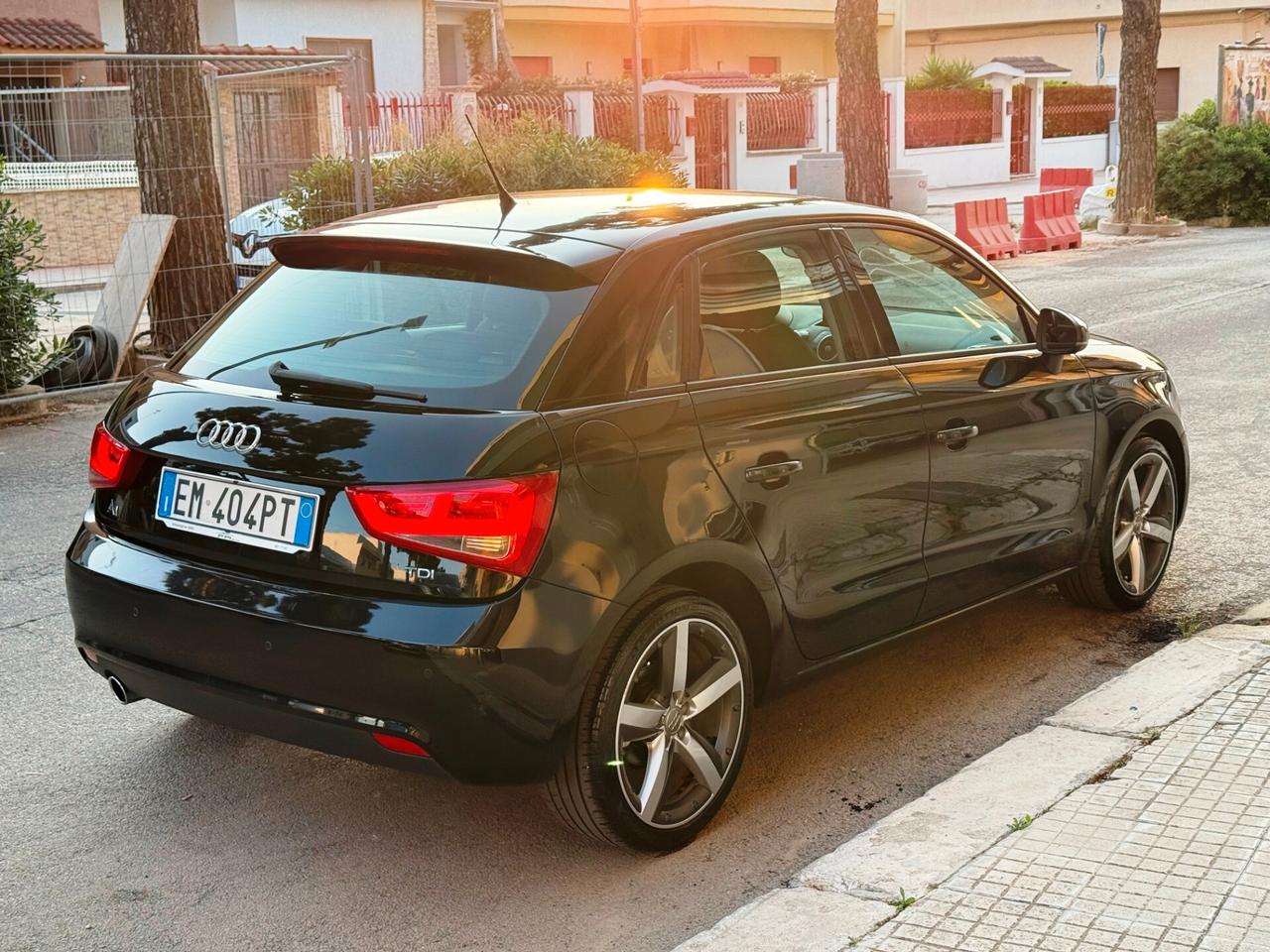 Audi A1 SPB 1.6 TDI 105CV NAVI LED - 2012