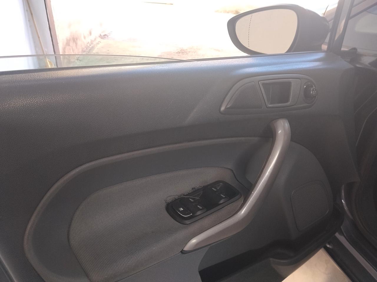 Ford Fiesta 1.4 diesel 2011 CON GARANZIA