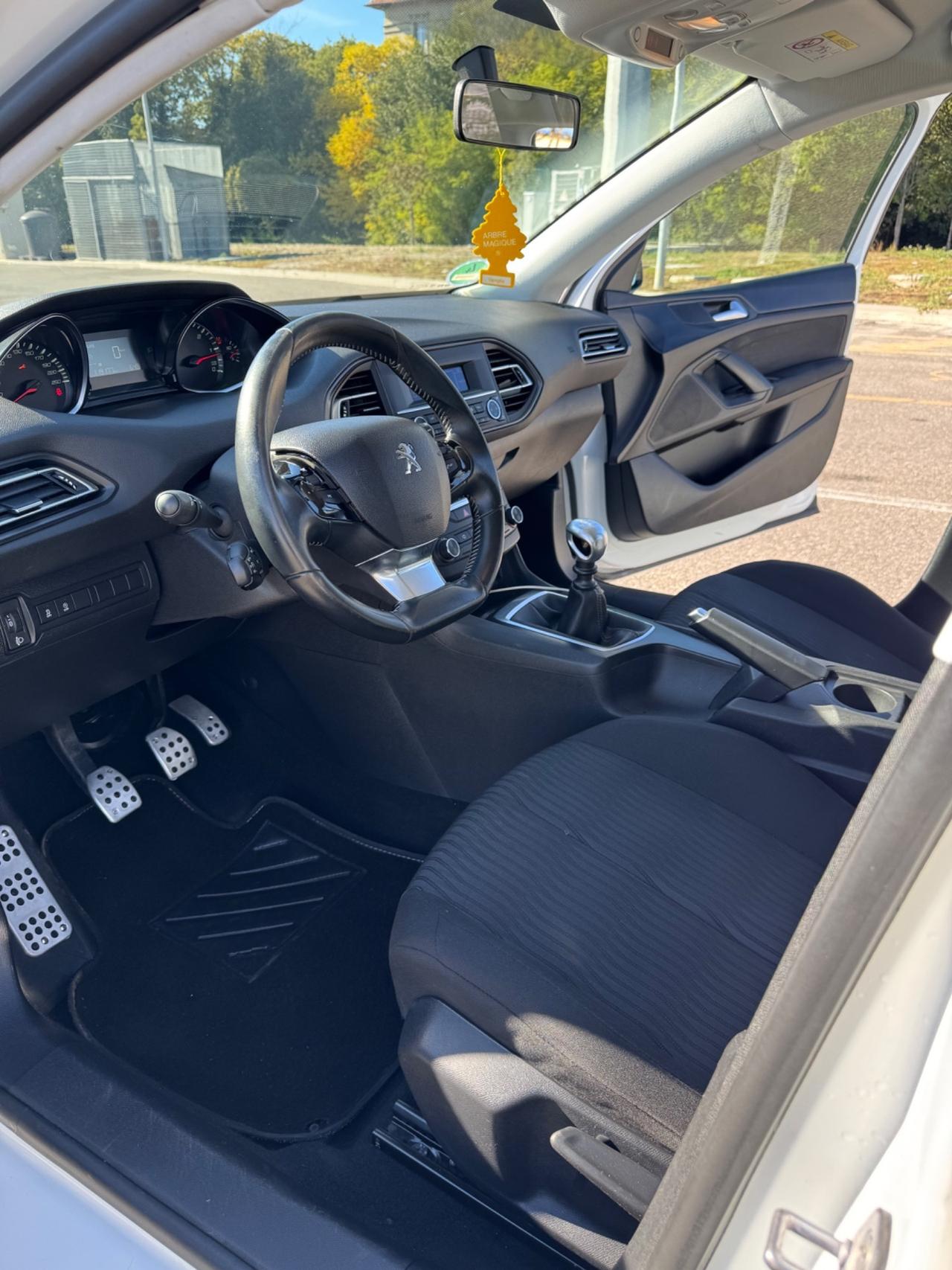 Peugeot 308 BlueHDi 100 S&S Business