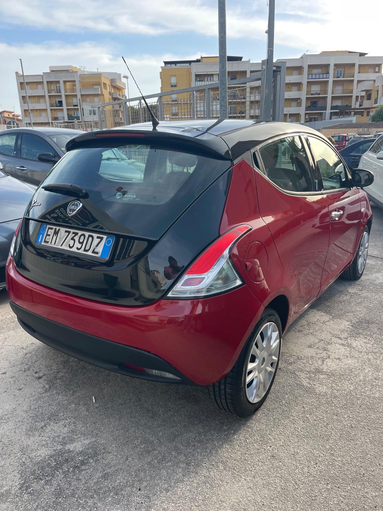 Lancia Ypsilon 1.2 69 CV 5 porte S&S Platinum