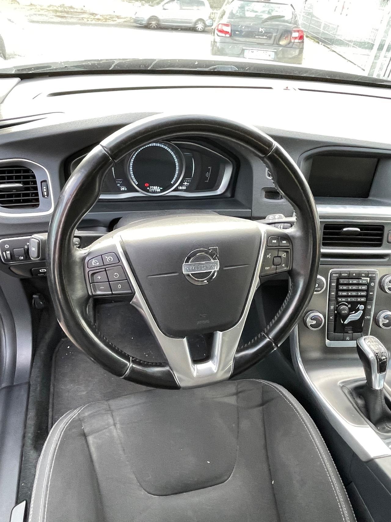 Volvo V60 D4 181cv. Gancio traino - finanziabile