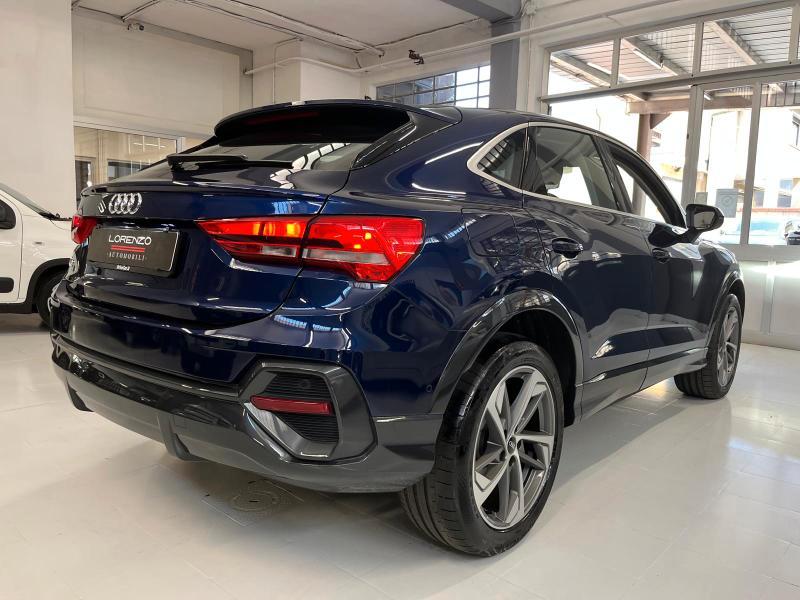Audi Q3 Sportback 35 2.0 tdi Identity Black s-tronic