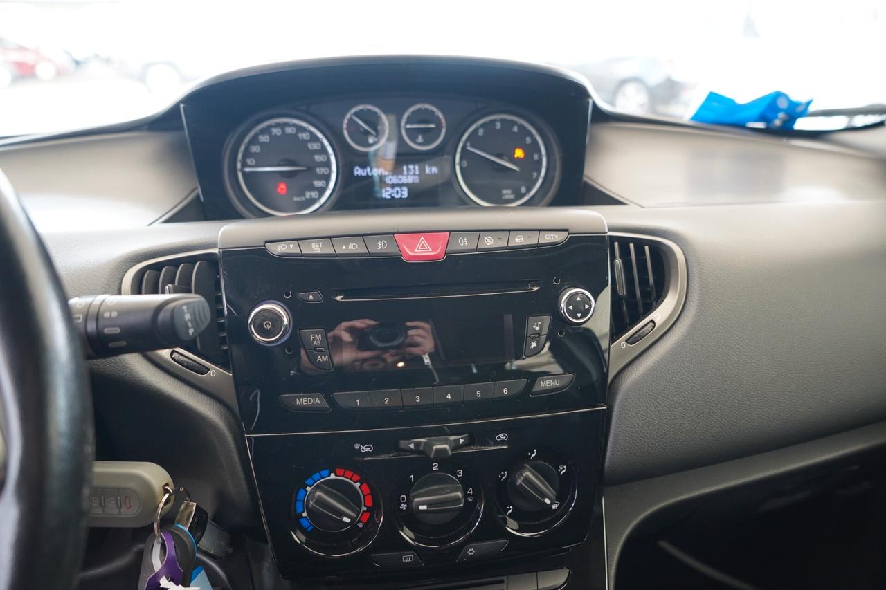 Lancia Ypsilon 1.2 69 CV 5 porte Platinum