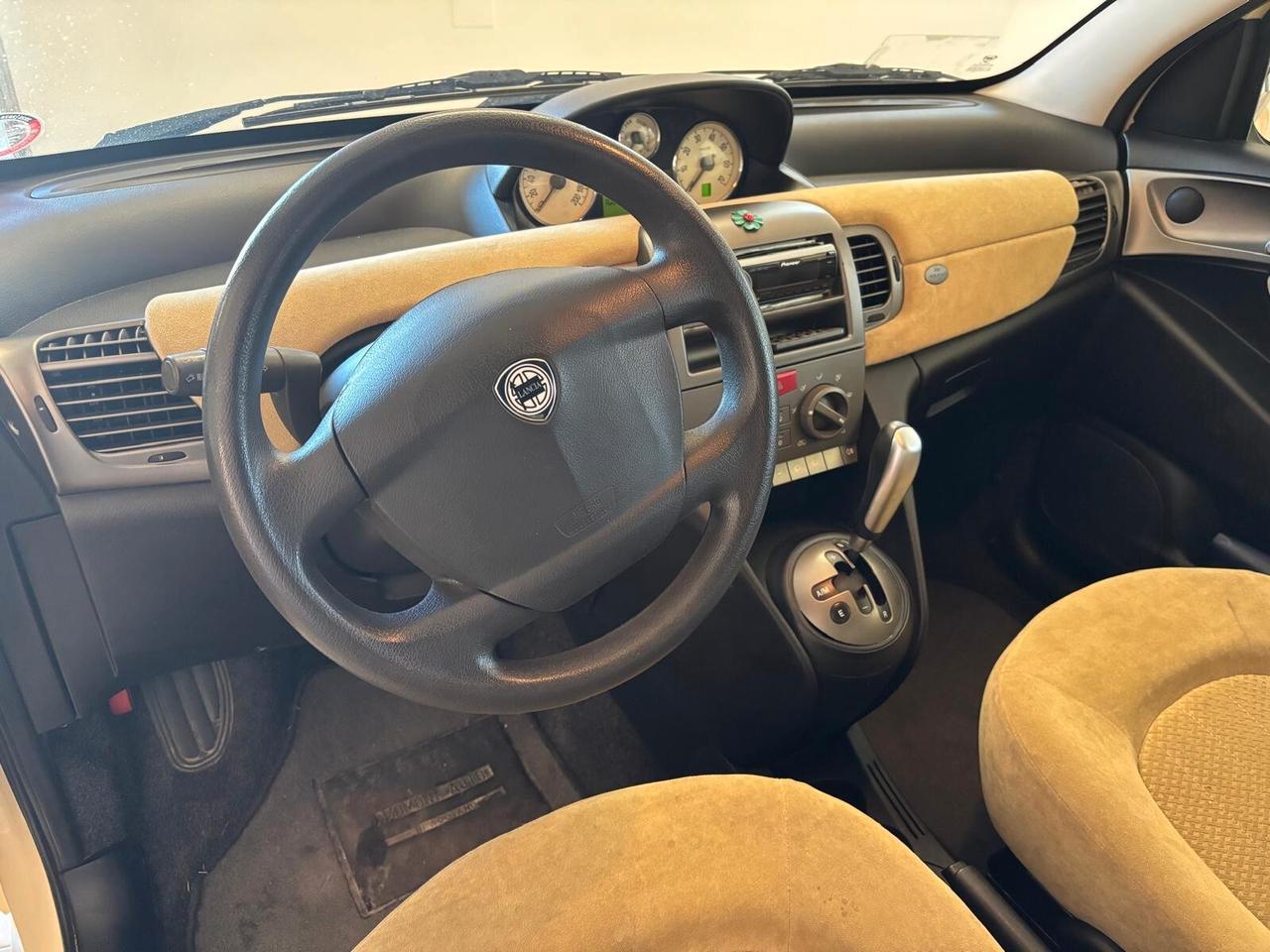 LANCIA YPSILON ANNO 2004 BZ 1.4 AUTOMATICA ADATTA NEOPATENTATI KM 100 MILA
