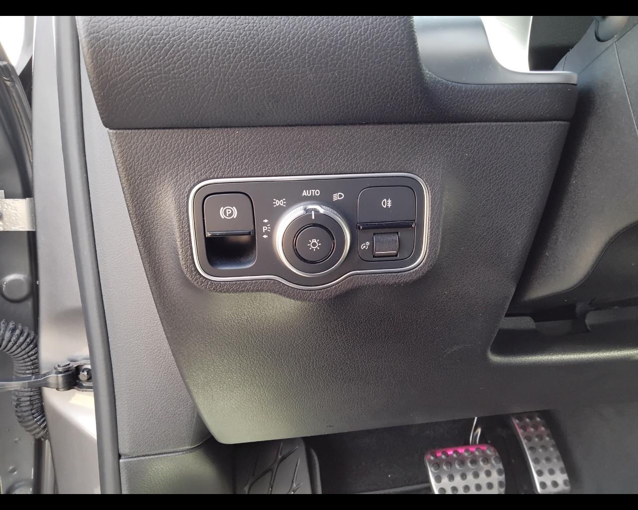 Mercedes-Benz GLB - X247 2019 - GLB 200 d Premium auto