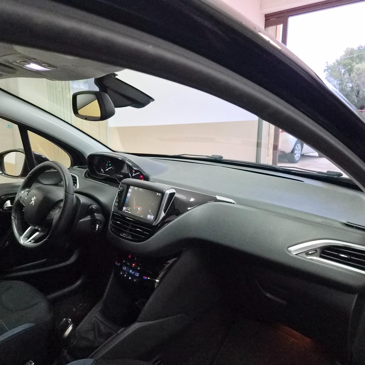 Peugeot 208 1.4 HDi 68 CV 5 porte Allure