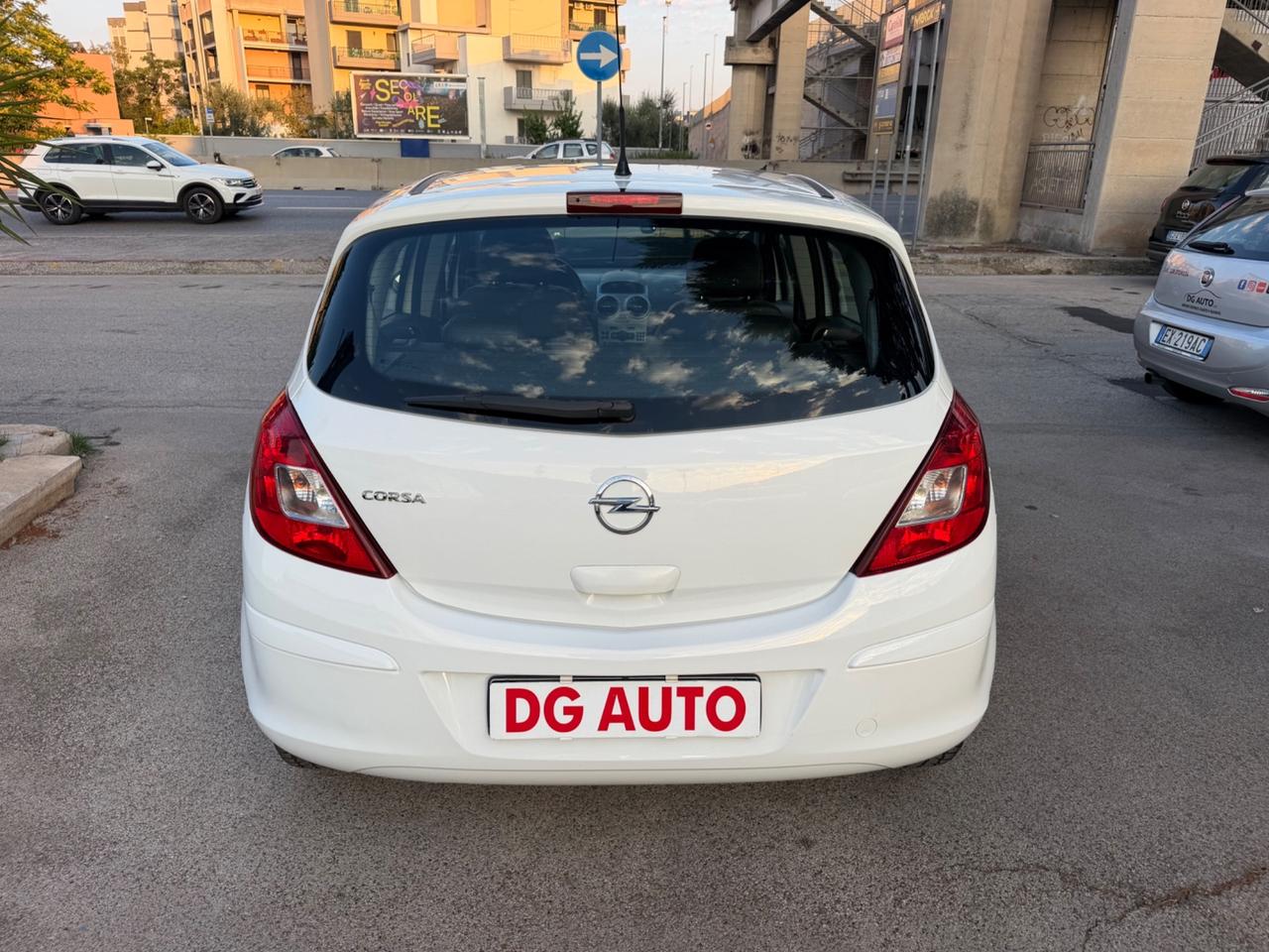 Opel Corsa 1.2 benzina 85 cv 2012